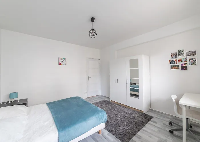 Proche Vincennes Homestay *